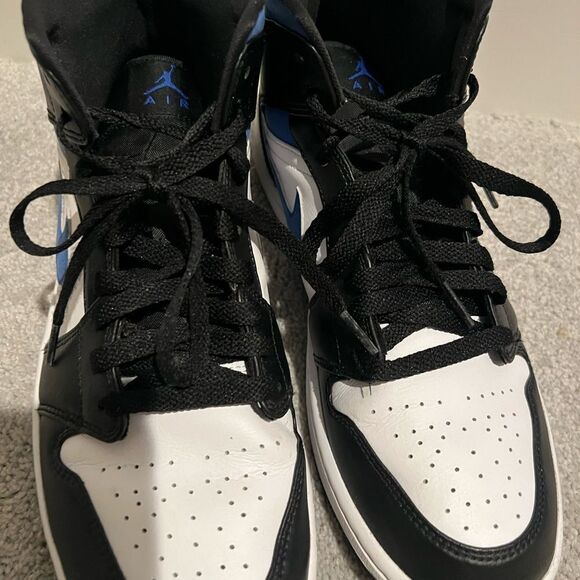 Athletic_Shoes